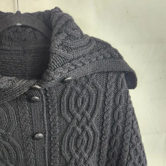Aran Crafts Irish Merino Wool Cable &amp; Honeycomb Knit Button Poncho in Black M/L