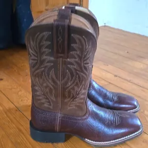 Ariat Brown Cowboy Western Boots with Decorative Stitching