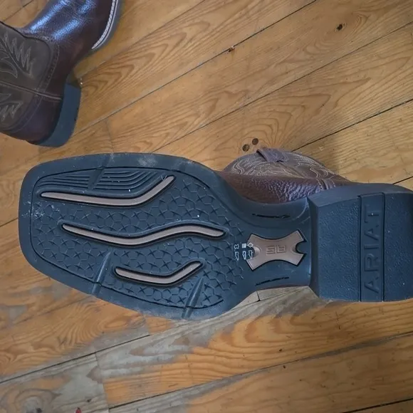 Ariat Brown Cowboy Western Boots with Decorative Stitching