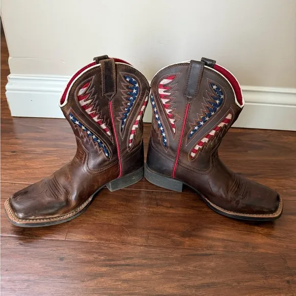 Ariat QuickDraw VentTek Western Cowboy Boots with Red and Blue Accents-Size 4.5
