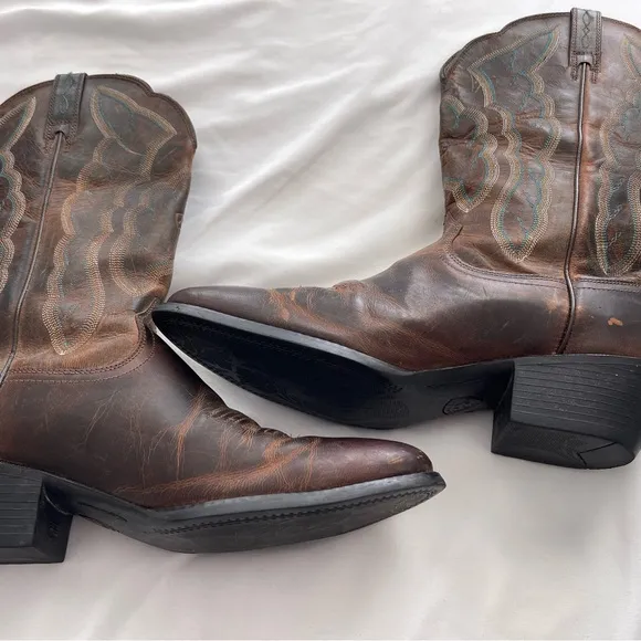 Ariat