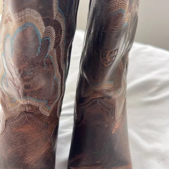 Ariat