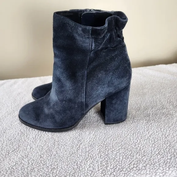 Arturo Chiang Rakel Ankle Boots / Black Suede / SZ 8