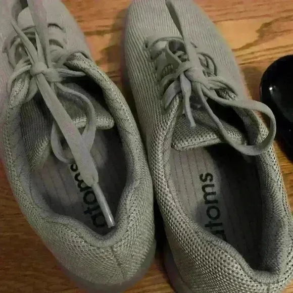 Atoms Model 000 Grey Everyday Shoe, Mens Size 6.5, Womens Size 8