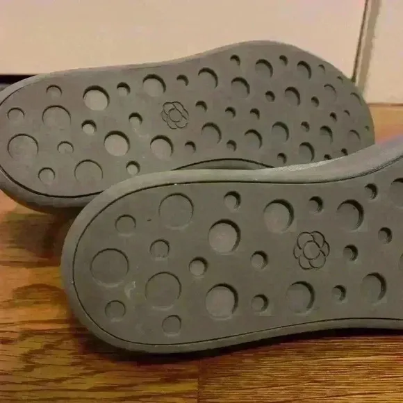 Atoms Model 000 Grey Everyday Shoe, Mens Size 6.5, Womens Size 8