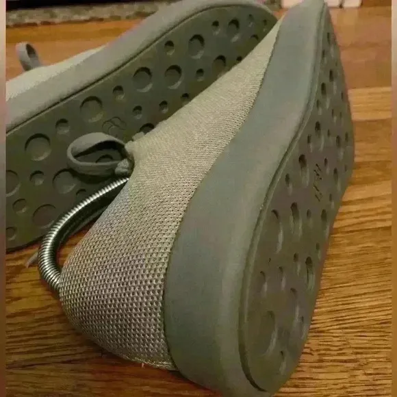 Atoms Model 000 Grey Everyday Shoe, Mens Size 6.5, Womens Size 8