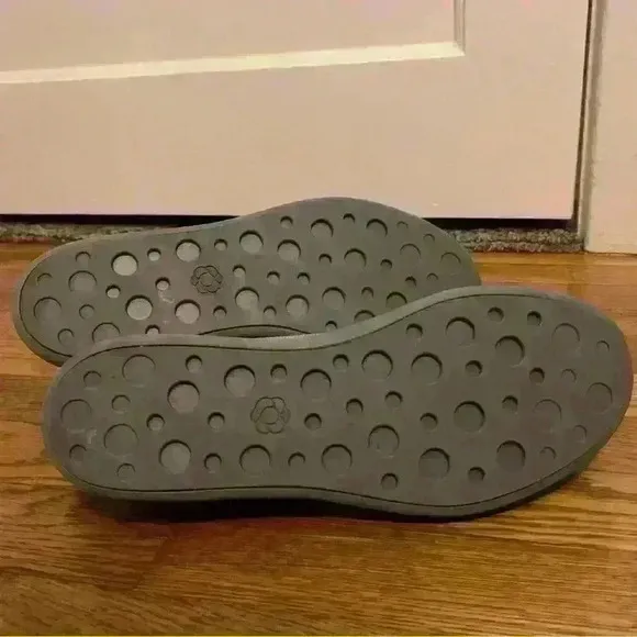 Atoms Model 000 Grey Everyday Shoe, Mens Size 6.5, Womens Size 8