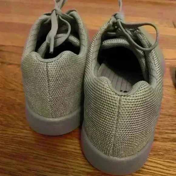 Atoms Model 000 Grey Everyday Shoe, Mens Size 6.5, Womens Size 8