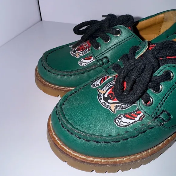 Authentic Gucci boy toddler green leather loafer with red tiger print size 24