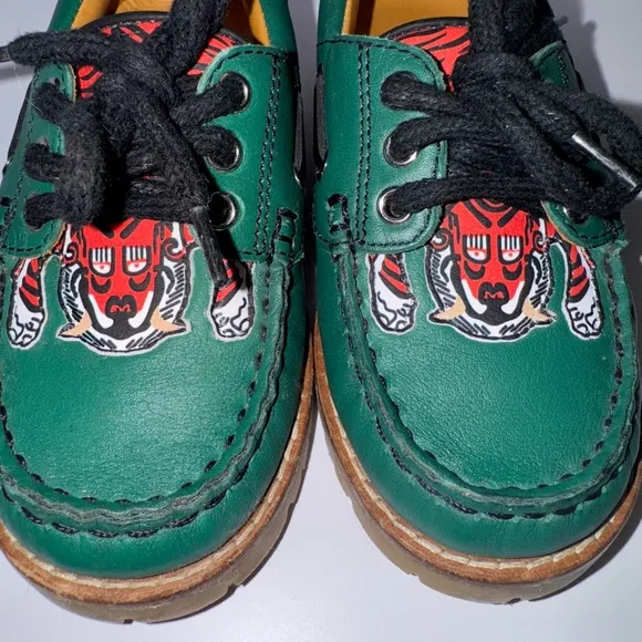 Authentic Gucci boy toddler green leather loafer with red tiger print size 24