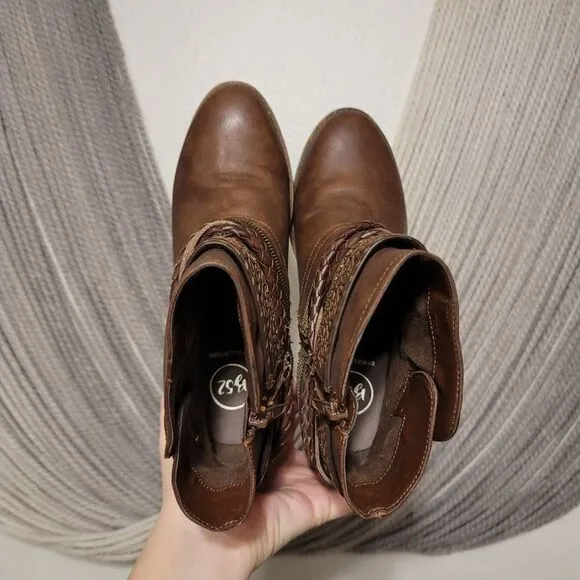 B52 By BullBoxer &quot;Sally&quot; Zip Up Chain Detail Ankle Boots Sz 8
