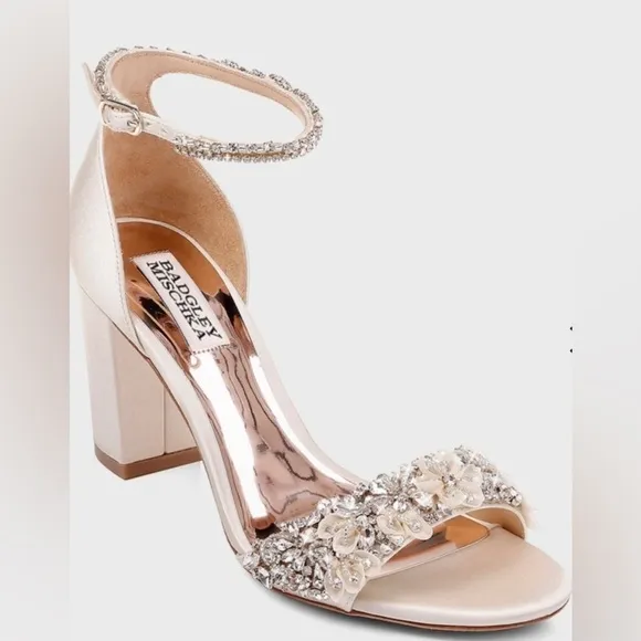 Badgley Mischka Finesse Satin Pumps Evening Shoe w/ Crystals Size 6