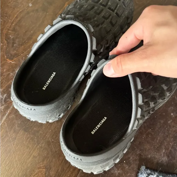 Balenciaga defender clogs