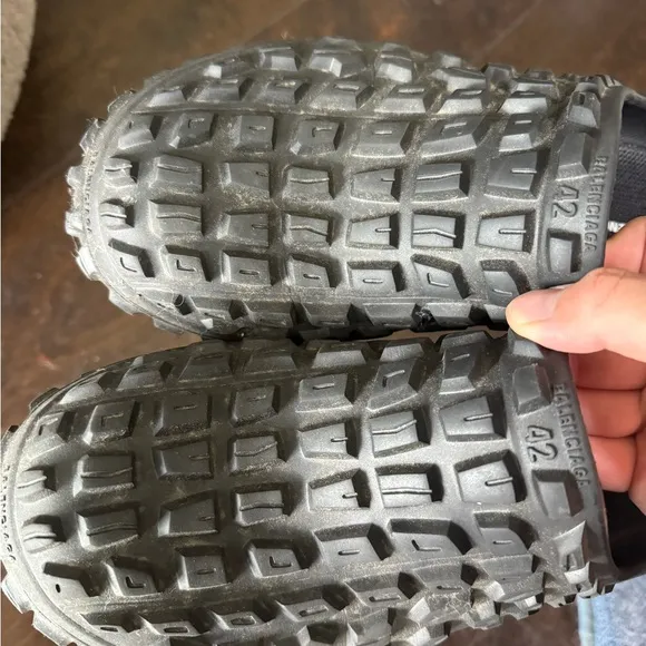 Balenciaga defender clogs