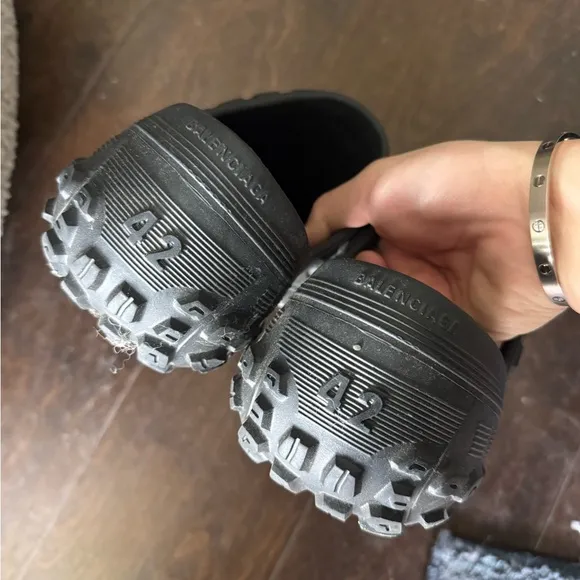 Balenciaga defender clogs