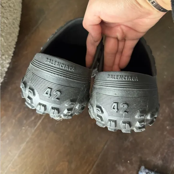 Balenciaga defender clogs