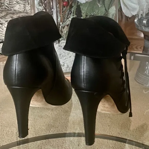 BALLY of Switzerland. Famous Shoe &amp; Leather maker of Europe. Classy booties ! 🧡