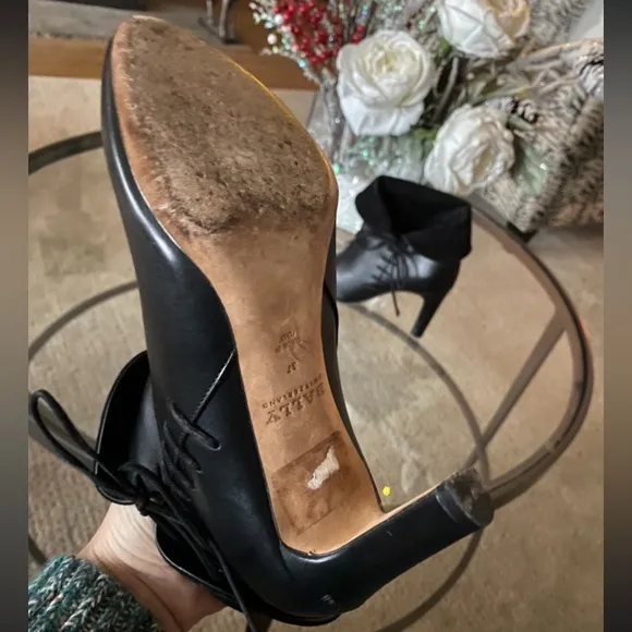 BALLY of Switzerland. Famous Shoe &amp; Leather maker of Europe. Classy booties ! 🧡