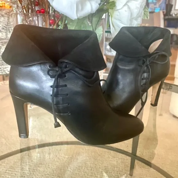 BALLY of Switzerland. Famous Shoe &amp; Leather maker of Europe. Classy booties ! 🧡