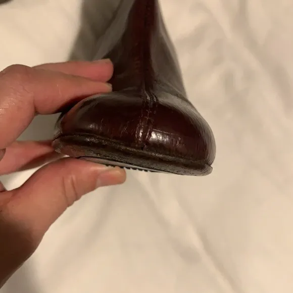 BALLY size 8.5 dark Bordeaux leather ankle boots in lightly worn condition