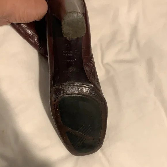 BALLY size 8.5 dark Bordeaux leather ankle boots in lightly worn condition
