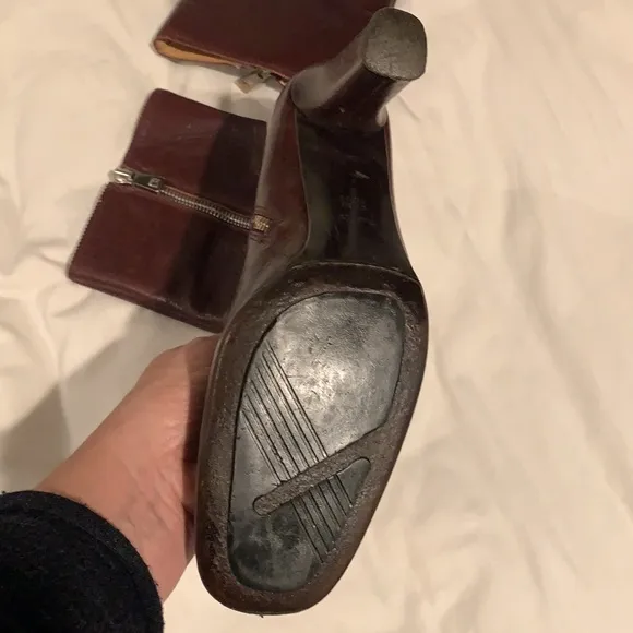 BALLY size 8.5 dark Bordeaux leather ankle boots in lightly worn condition