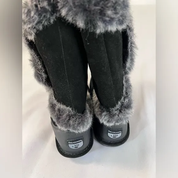 Bearpaw Women Sz‎ 8  Cozy Soft Black Boot NWOB 2410W-SHELLY Suede Faux