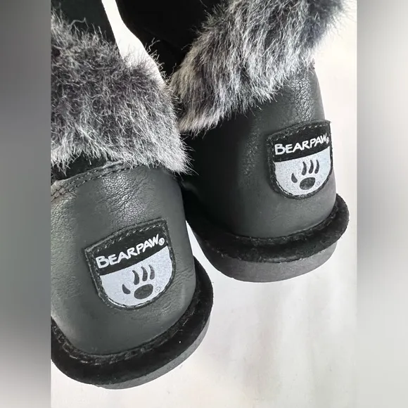 Bearpaw Women Sz‎ 8  Cozy Soft Black Boot NWOB 2410W-SHELLY Suede Faux