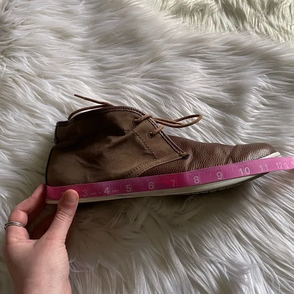 Ben Sherman brown tan size 10 men’s chukka boots