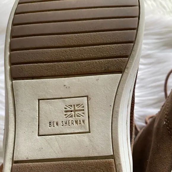 Ben Sherman brown tan size 10 men’s chukka boots