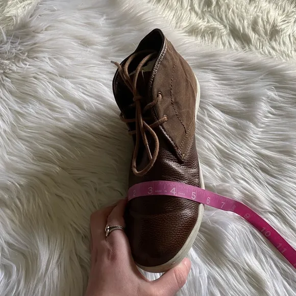 Ben Sherman brown tan size 10 men’s chukka boots