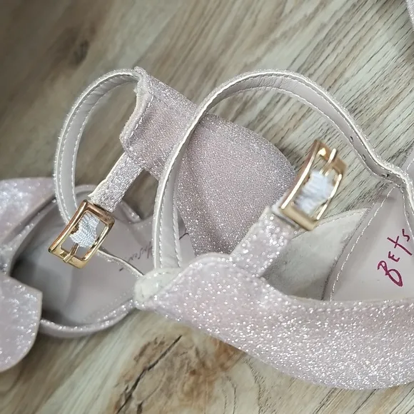 Betsey Johnson Nobel Ballet Champagne Shimmer Ankle Strap Flats Girls 13