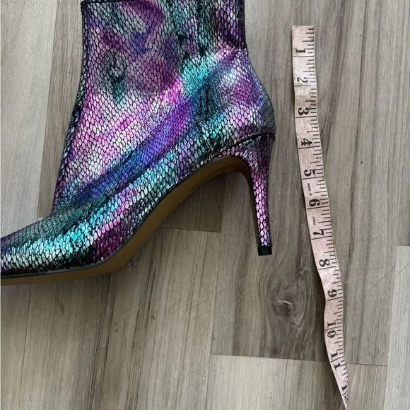 Betsey Johnson 8.5 Pointed Toe Purple and Blue Heeled Iridescent Finish Boots