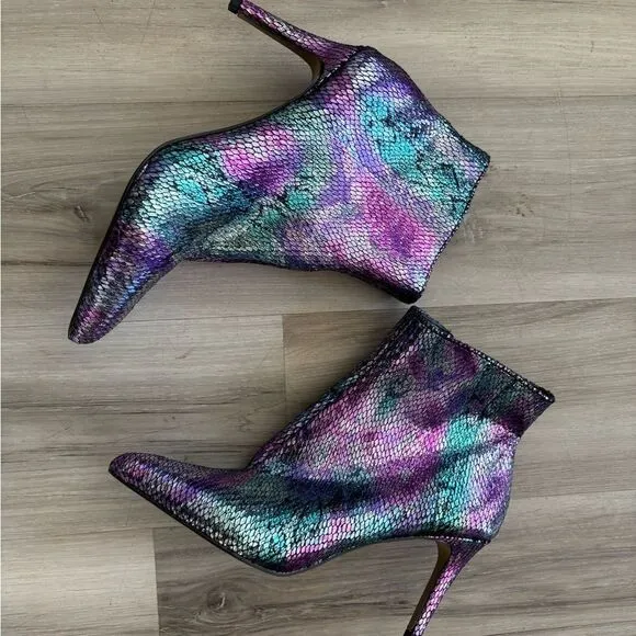 Betsey Johnson 8.5 Pointed Toe Purple and Blue Heeled Iridescent Finish Boots