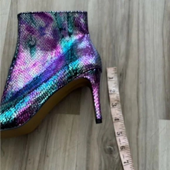 Betsey Johnson 8.5 Pointed Toe Purple and Blue Heeled Iridescent Finish Boots