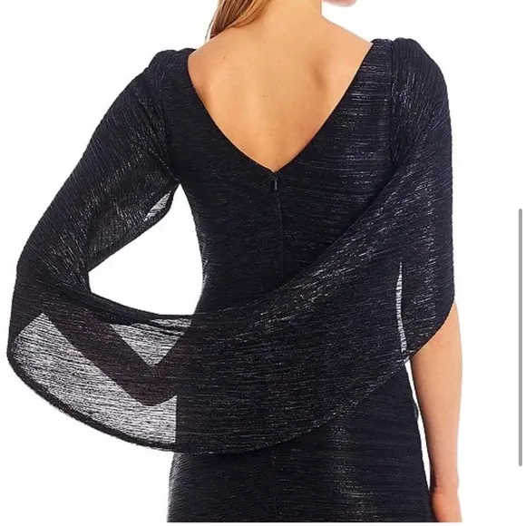 Betsy &amp; Adam Elaine Metallic Crinkle Cowl Back Gown – Size 10