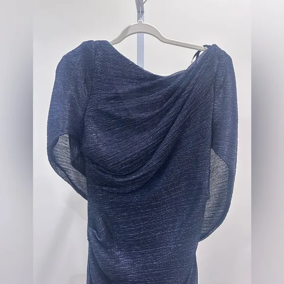 Betsy &amp; Adam Elaine Metallic Crinkle Cowl Back Gown – Size 10