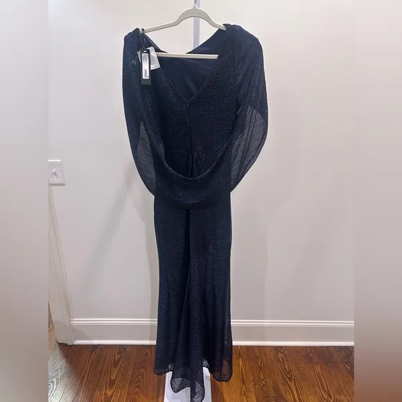 Betsy &amp; Adam Elaine Metallic Crinkle Cowl Back Gown – Size 10