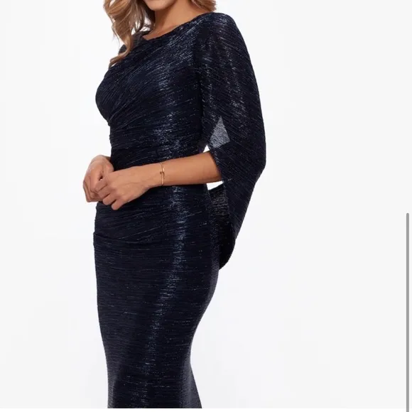 Betsy &amp; Adam Elaine Metallic Crinkle Cowl Back Gown – Size 10