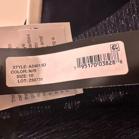 Betsy &amp; Adam Elaine Metallic Crinkle Cowl Back Gown – Size 10