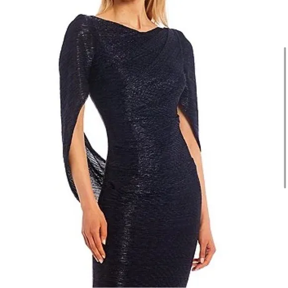 Betsy &amp; Adam Elaine Metallic Crinkle Cowl Back Gown – Size 10