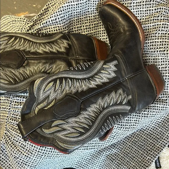 Black and Brown Cowboy Boots with Decorative Stitching