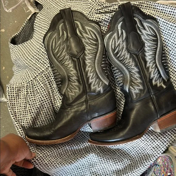 Black and Brown Cowboy Boots with Decorative Stitching