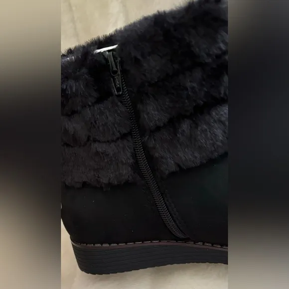 Black Ankle Boots with Faux Fur