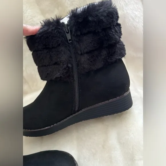 Black Ankle Boots with Faux Fur