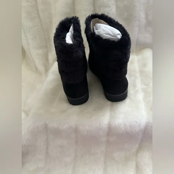 Black Ankle Boots with Faux Fur