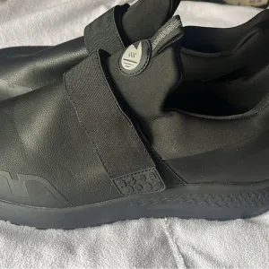 Black delovi women waterproof  shoes size 10.5
