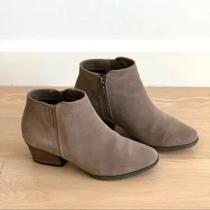 Blondo Waterproof Ankle Bootie - Taupe - Size 7.5M