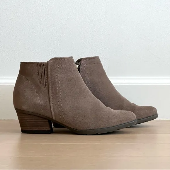 Blondo Waterproof Ankle Bootie - Taupe - Size 7.5M