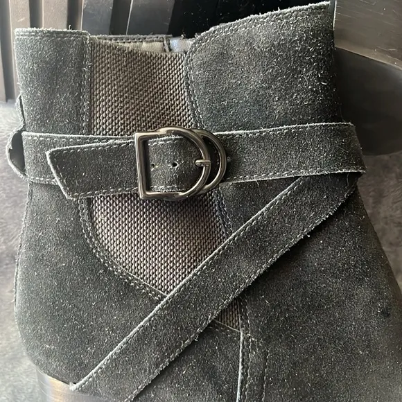BLONDO WOMEN’S SZ 9 M HEELED BOOTS. NEW BLACK BOOTS LEATHER